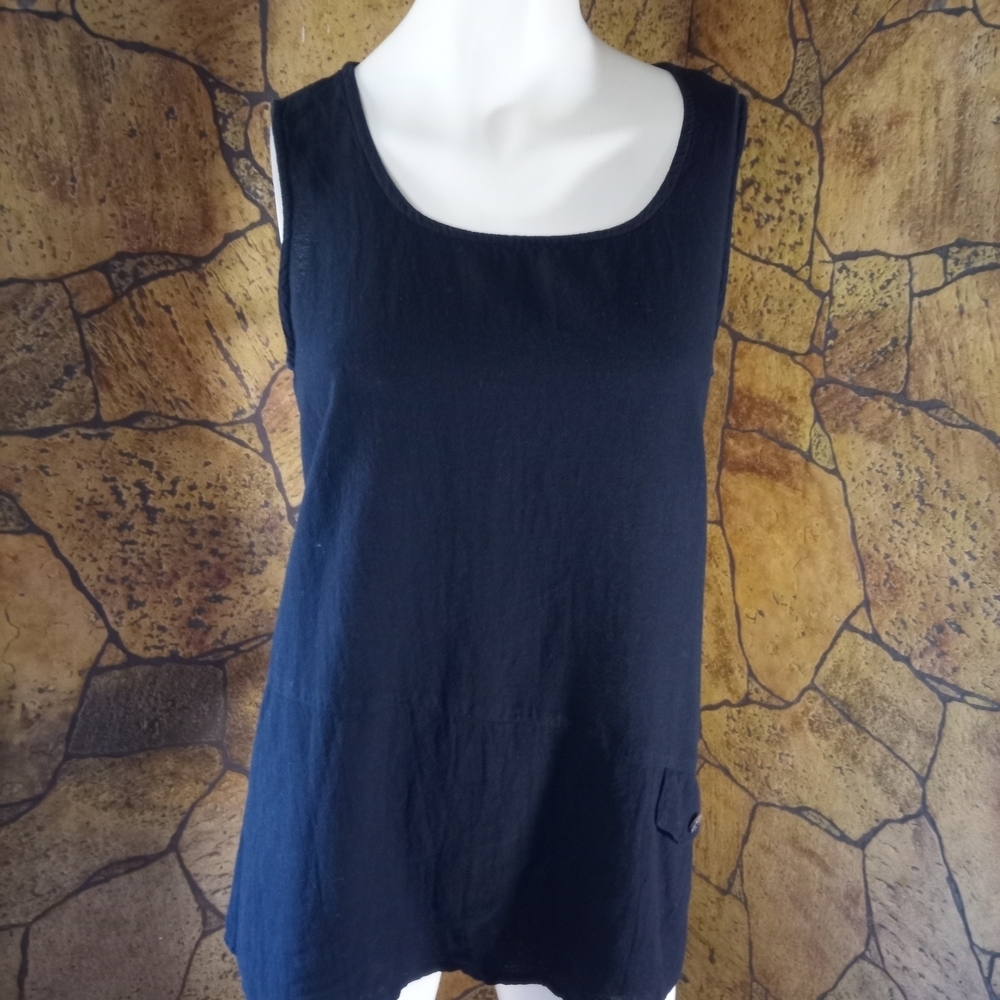 Black Sleeveless Women's Top